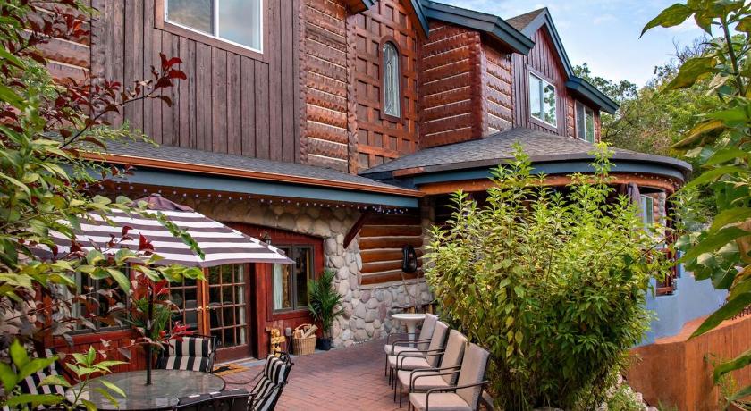 Million Dollar Castle Walk to downtown Glenwood and HotSprings