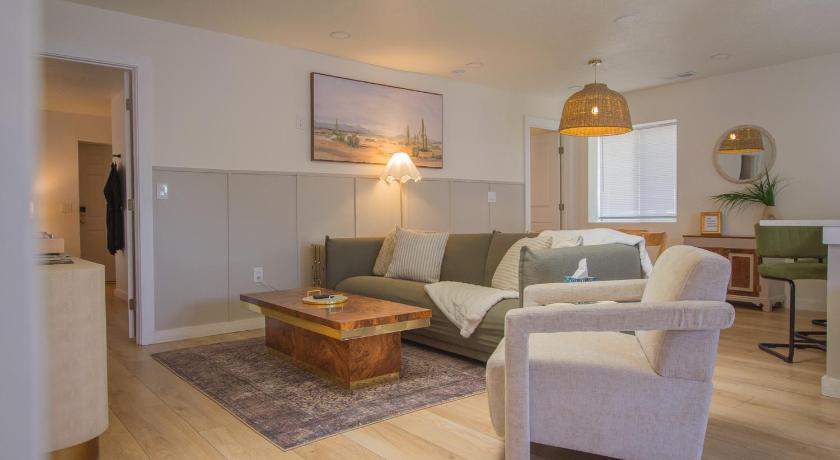 Bohemian Chic an Eclectic Escape-Hot Tub-Pet Friendly-No Pet Fees!