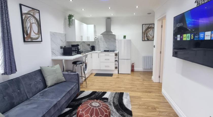 Very Cosy & Lovely 1 Bed Garden Apartment with side access, Suitable for Long Stay and Short Stay