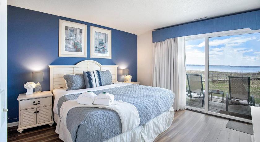 Gorgeous Lake View Deluxe Condo at The Shores