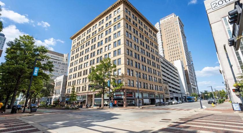 Optimum - Downtown Oasis