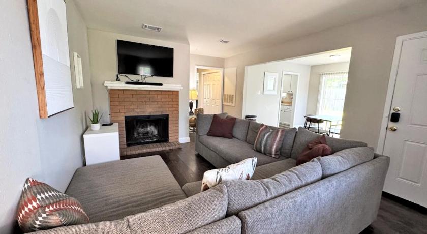 Cozy Stay in Bryan, TX