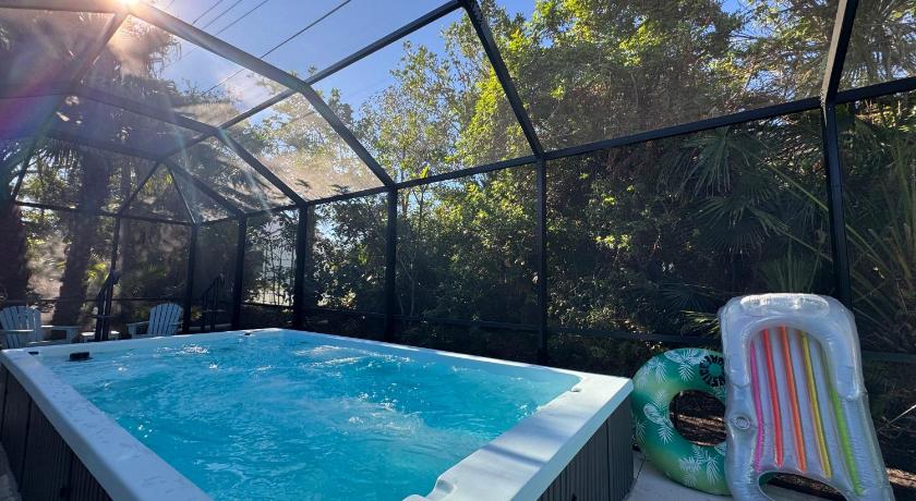 Location Siesta 1 mile away Home with HOT SPA