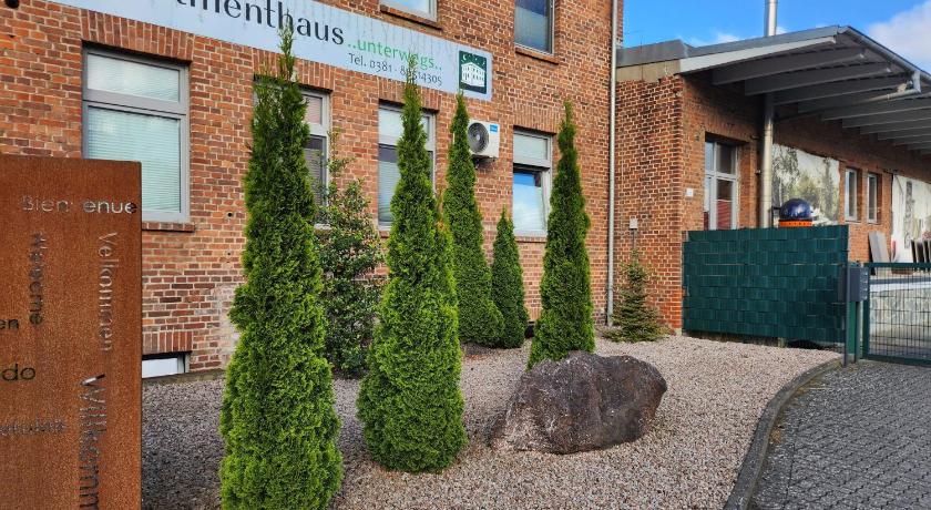 Unterwegs ins Apartmenthaus ehemalige Apartmenthaus Unterwegs