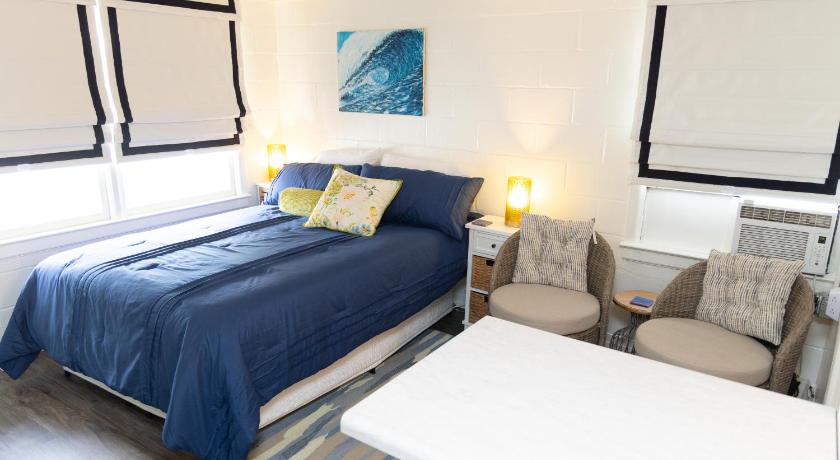 The Little Palm Room - Wrightsville Beach