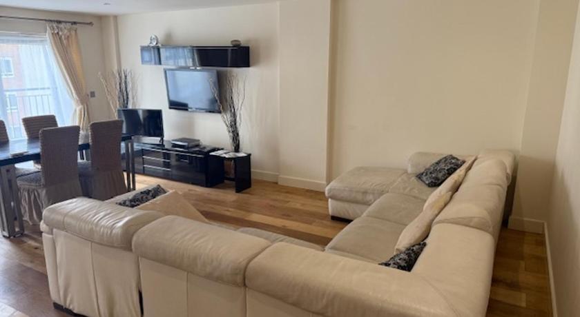 Two Bedroom penthouse apartment in Colindale