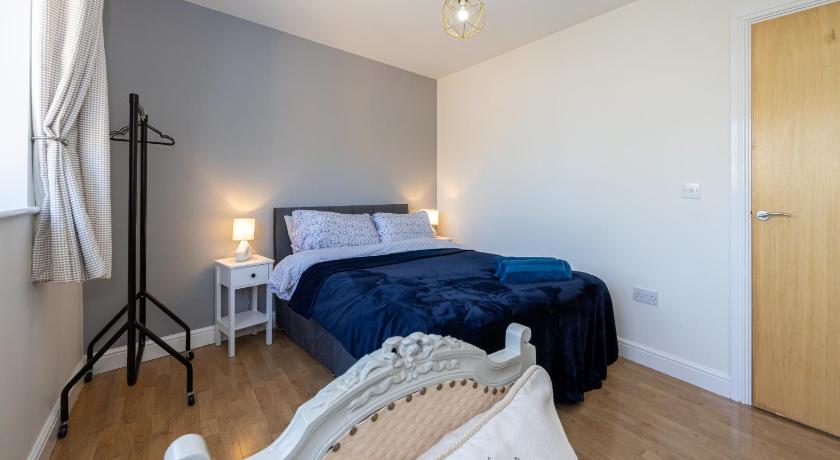 Cosy, Central 2 Bed flat parking
