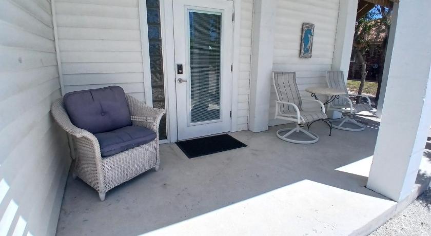 Egret - 1st Floor Freshly Updated Kit W&D 3 Miles to Beach