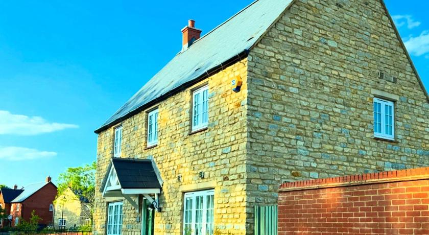 Silverstone Paddock Retreat