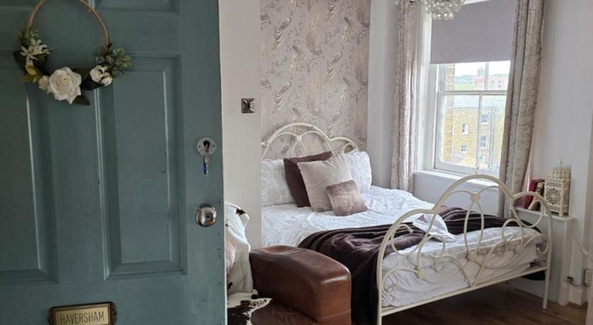 Havisham Studio Flat Rochester ME1 1XZ