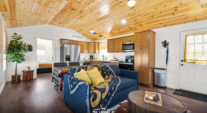 The Lodges at Eden Reserve - Pet Friendly Cabins Near Ark