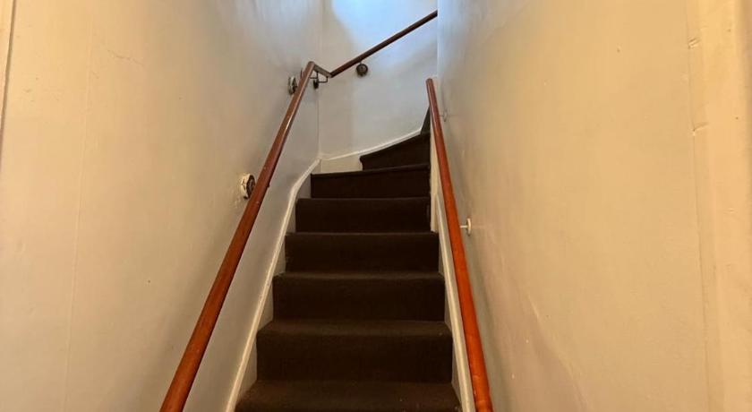 Near Hylands hotel family room for 3