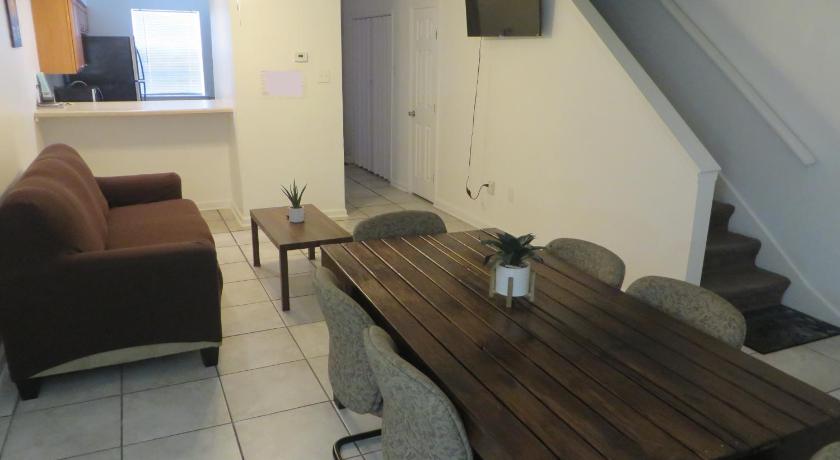 Close to Store & Airport