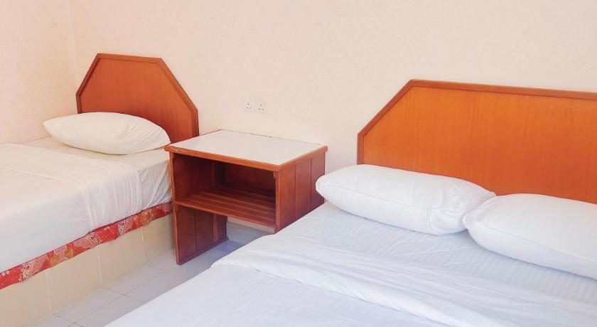 Triple room with private bathroom