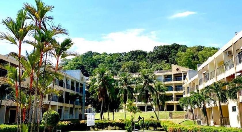 Condo by the Beach Port Dickson - Forest & Poolview