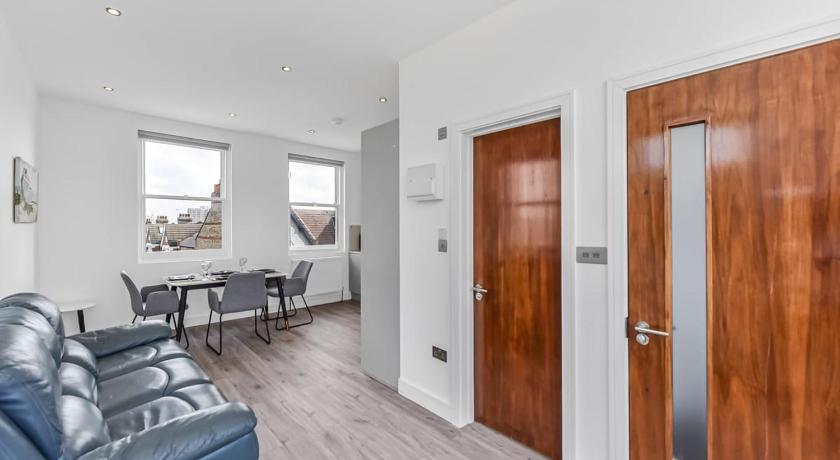 Bright and Airy 2BR Flat in London