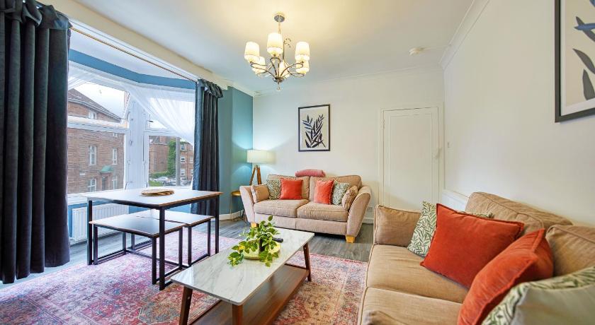 Comfortable 2BR Apartment with Free Parking