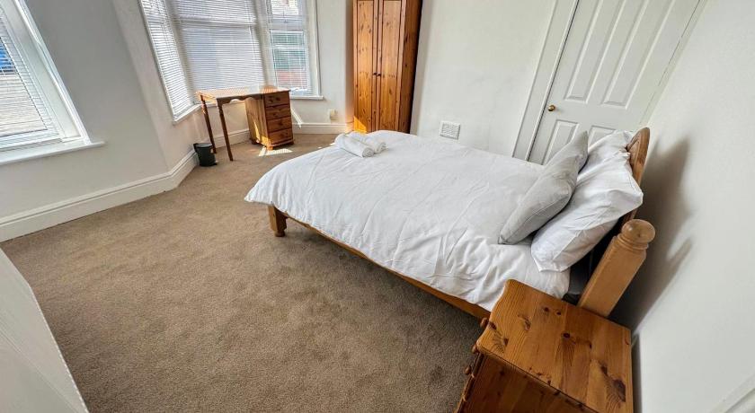 Spacious Private Room - 9 Minutes from Central Bristol