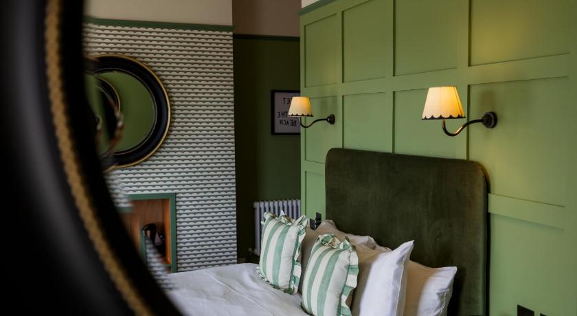 The London & Paris Hotel