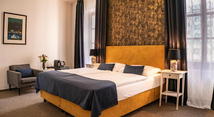 BlueBell Hotel