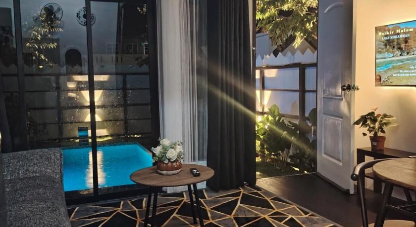 Tinyloft private pool 6267
