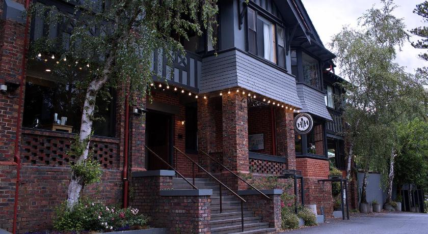 Alpine Hotel, Eat Drink Sleep