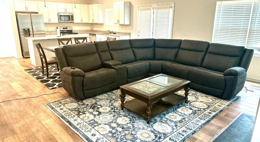 Beautiful Spacious Family-Friendly Home
