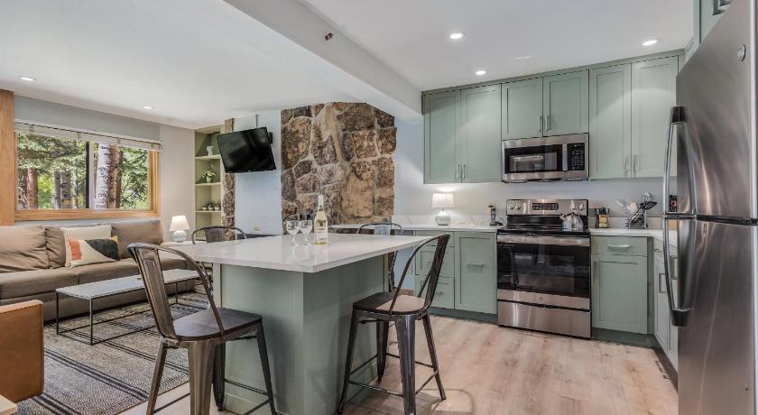 Laurelwood Condominiums 202