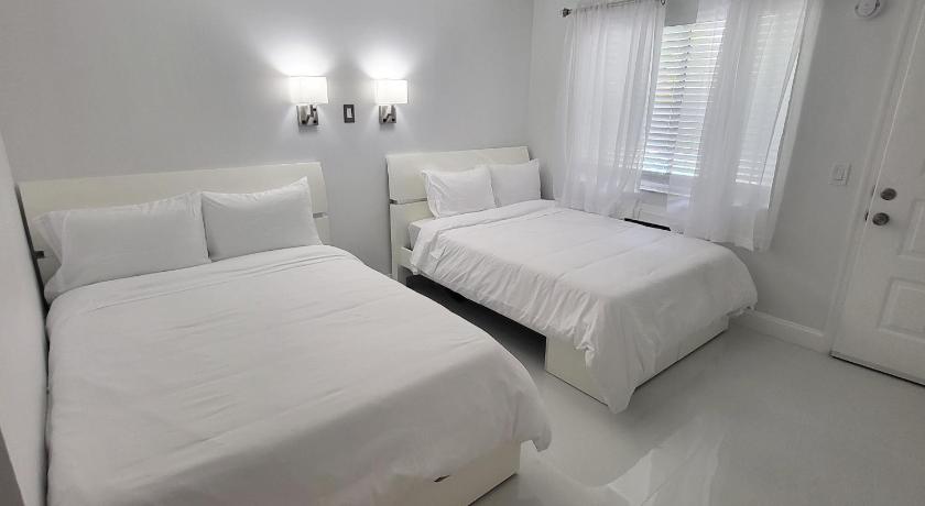 Palm Breeze Hotel