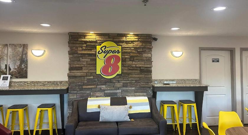 Super 8 by Wyndham Helen