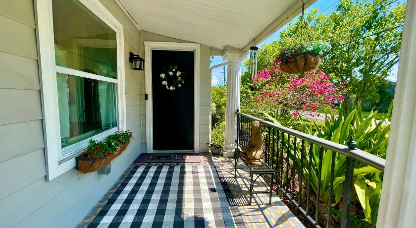 Cozy sanctuary minutes from the bay and beaches