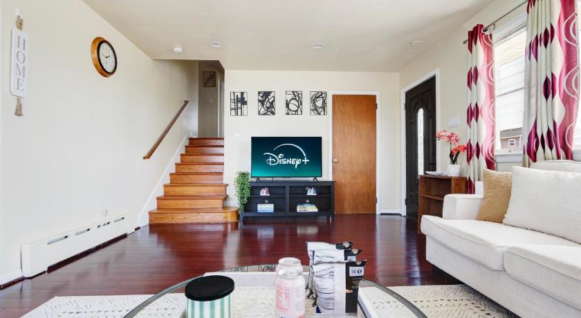 Spacious 7BD Lake View mins to Beach & Boardwalk
