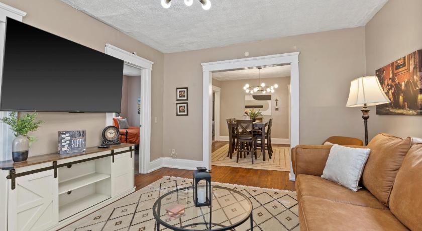 Cozy 2BR Near Destiny USA, Syracuse Uni,Zoo & Dtwn