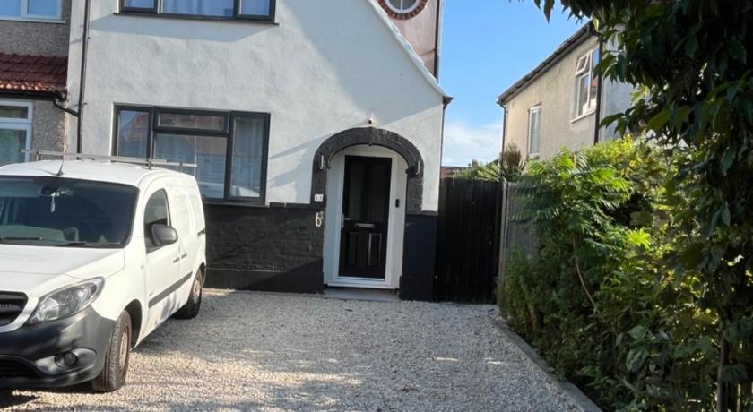 Double Guest Room 40 minutes from Central London