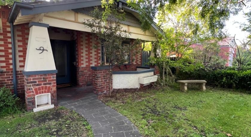 Spacious & Cozy Shared House - 3 min walk to Train