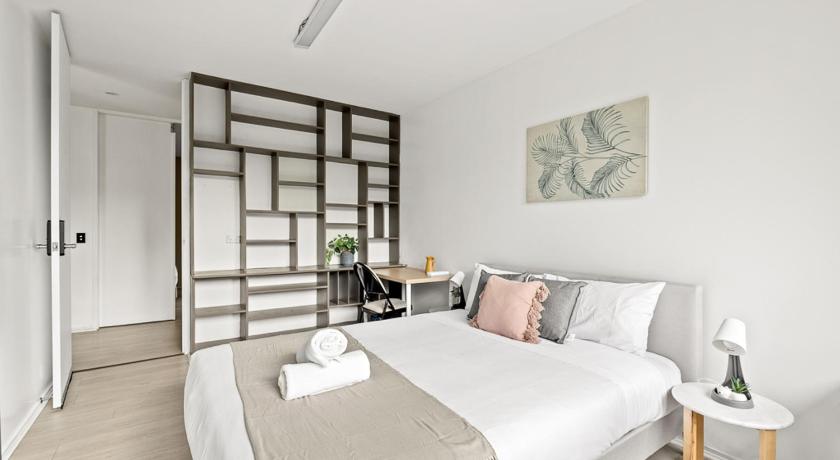 Relaxed Queen Room - Serene Spot at Pymble - Shared Bathroom