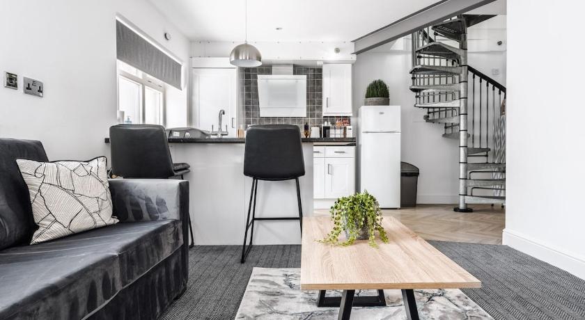 Modern unique duplex apartment in town centre