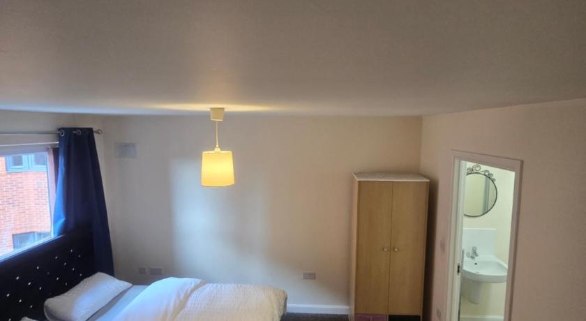 Ensuite room in Wolverhampton city center