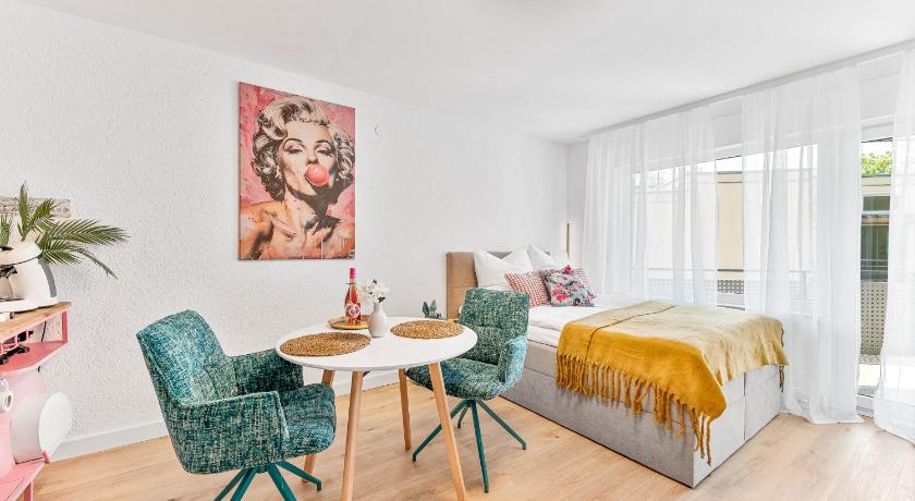 Goldstadt Pop-Art Apartment