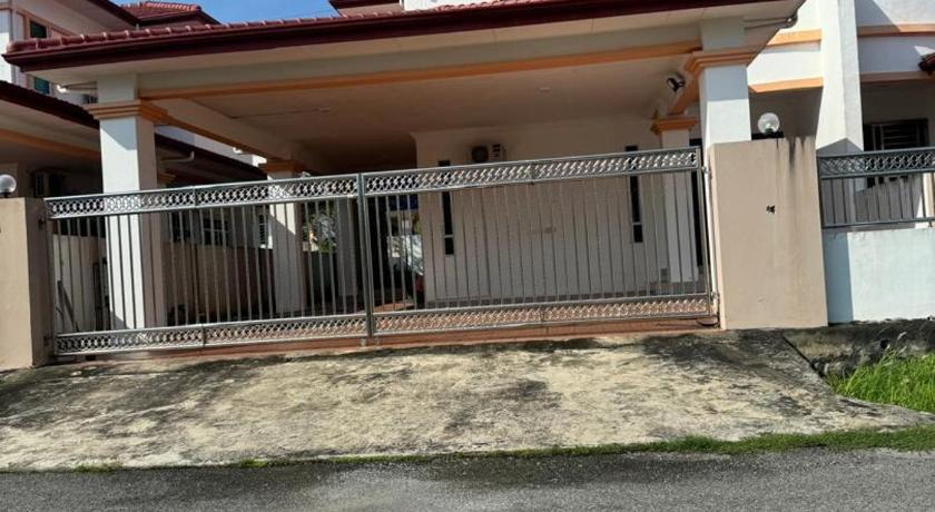 Green Tree Homestay