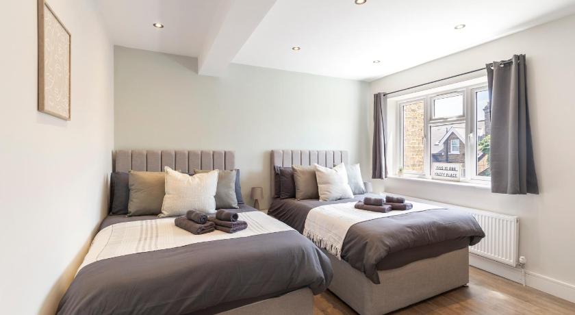 Kew View Suite 2BR Sleeps 9, Walk to Tube & Sights