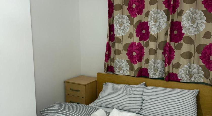 Modern double bed - Central Dartford