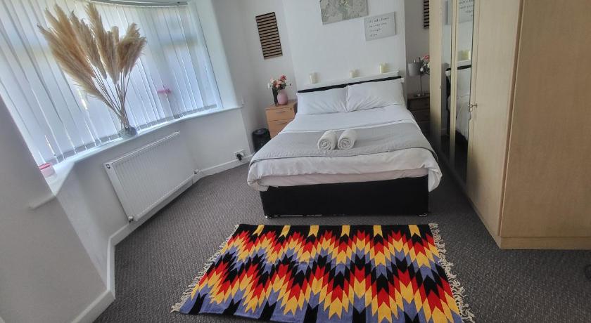 Lovely room like a home away home near the airport