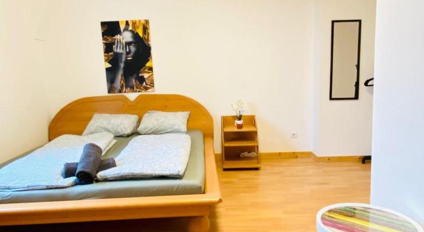 Elegant 3 Bedroom Shared Apt Convenient City Access