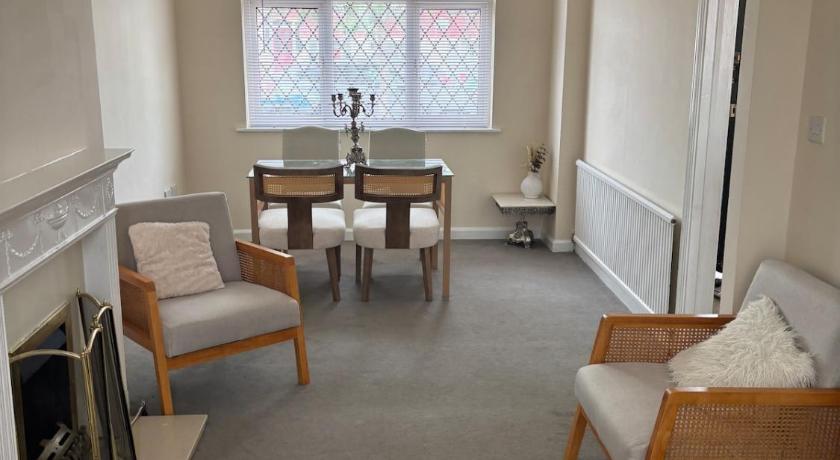 Three bedrooms holiday home fun -relax &work