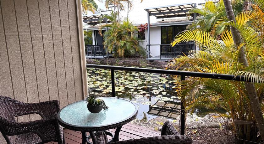 Nautical Stylish Ground Level 1 Bedroom Unit