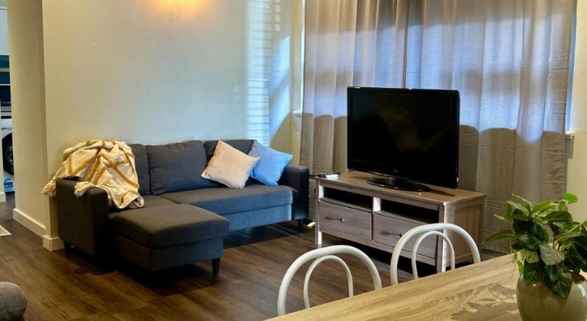 Hove Smart Stay, Attached 2 bed apartment, South Australia