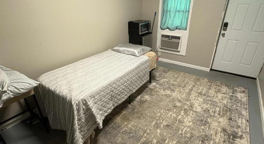 Cozy Room Near Downtown Hendersonville