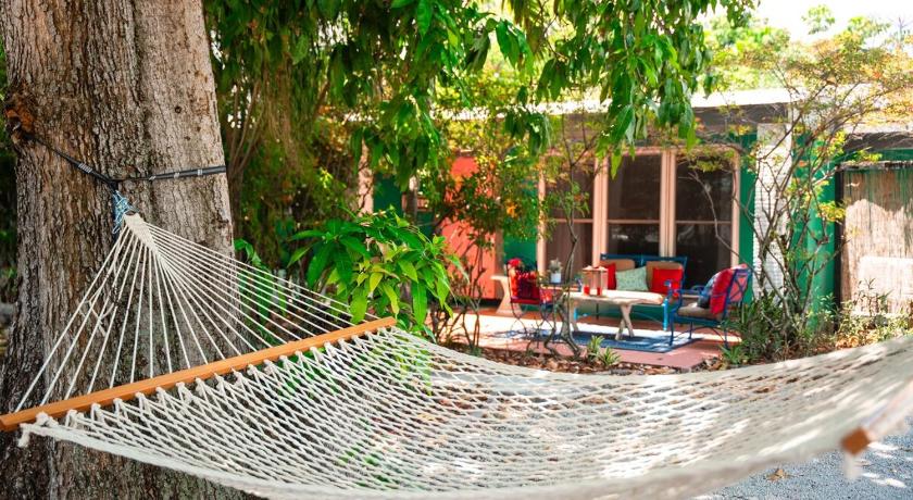 Cozy 4bd House Heart of Downtown WPB Sleeps 10