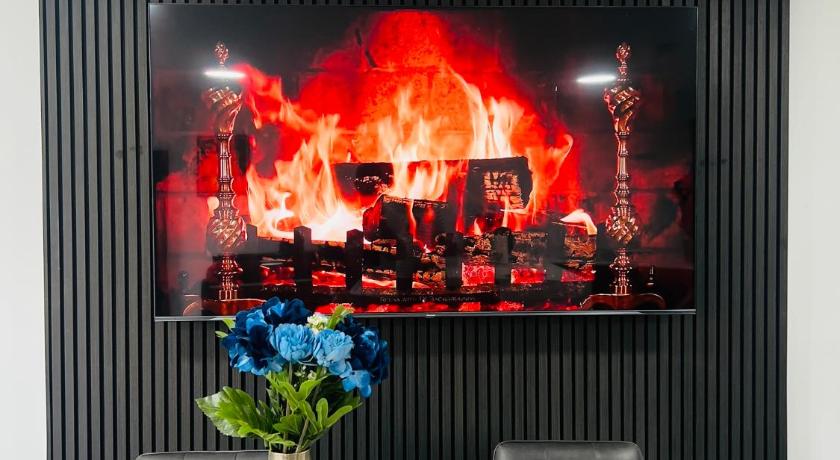 Luxurious New Home Near Airport